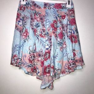 NWT LF three days floral short pants size small